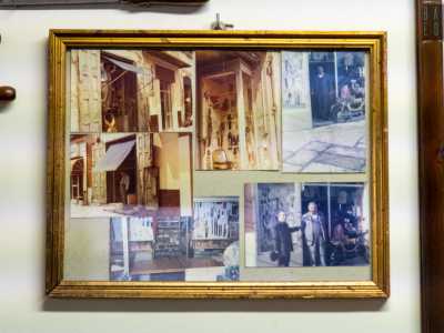 Ci mostra con orgoglio le foto del vecchio negozio con il padre sempre in primo piano davanti all�uscio. In origine il locale aveva le porte in legno, successivamente sostituite con vetrate per mostrare meglio la merce